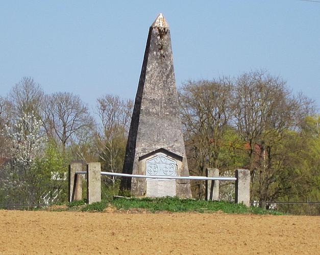 [Basispyramide bei Aufkirchen]