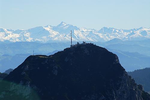 [Wendelstein-Observatorium mit Alpen-Panorama]