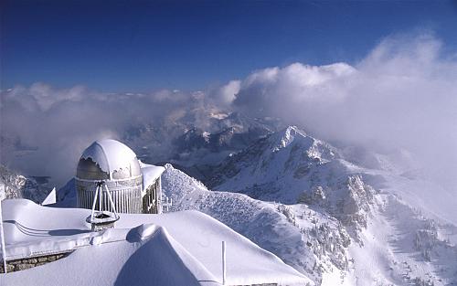 [Wendelstein-Observatorium mit Alpen-Panorama]
